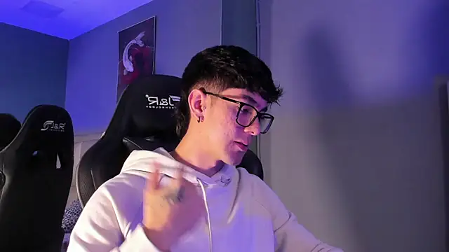 Snapshot of etham_wolf_ chatting on 09.20.25 etham wolf online show from 09.20.25