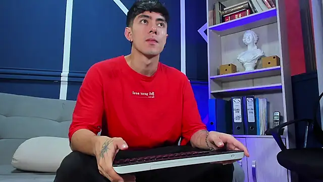 Snapshot of etham_wolf_ chatting on 09.27.25 etham wolf online show from 09.27.25