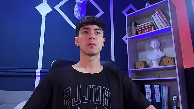 Snapshot of etham_wolf_ chatting on 10.01.25 etham wolf online show from 10.01.25