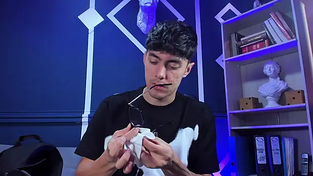 Snapshot of etham_wolf_ chatting on 10.02.25 etham wolf online show from 10.02.25