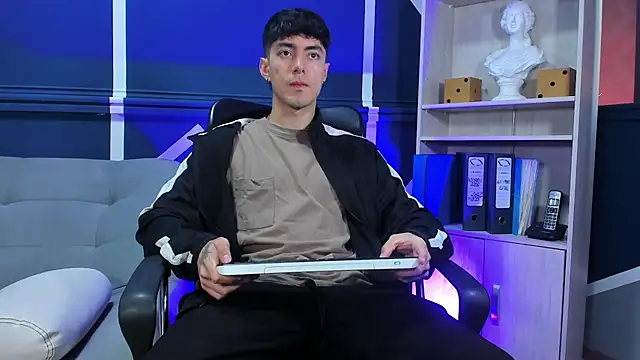 Snapshot of etham_wolf_ chatting on 10.09.25 etham wolf online show from 10.09.25