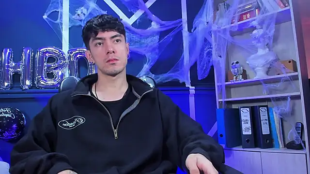 Snapshot of etham_wolf_ chatting on 10.28.25 etham wolf online show from 10.28.25