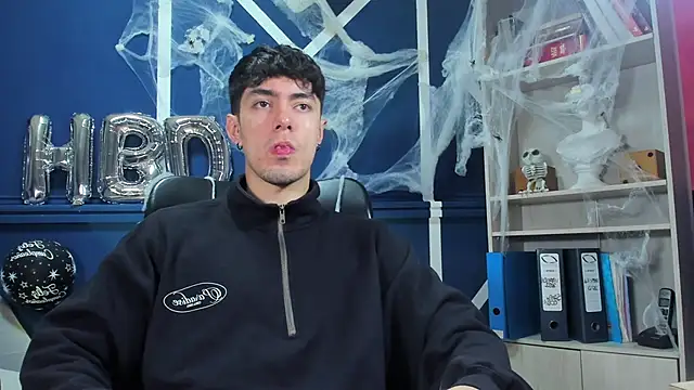 Snapshot of etham_wolf_ chatting on 10.29.25 etham wolf online show from 10.29.25