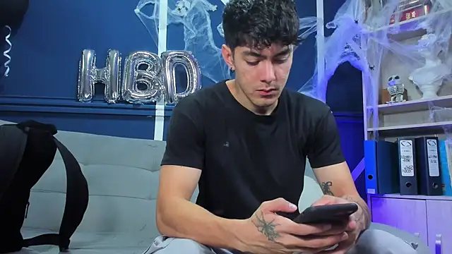 Snapshot of etham_wolf_ chatting on 10.31.25 etham wolf online show from 10.31.25