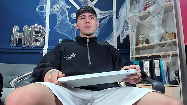 Snapshot of etham_wolf_ chatting on 11.01.25 etham wolf online show from 11.01.25