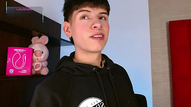 Ezra Storm online show from 12.04.25