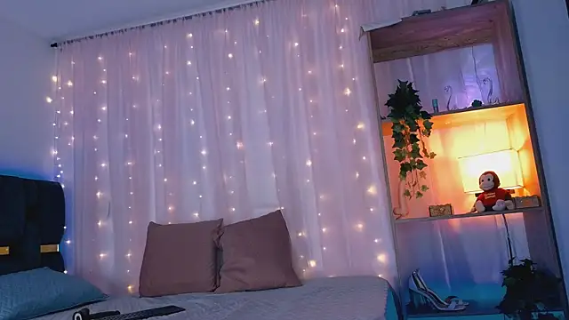 Snapshot of anitaglow chatting on 10.15.25 anitaglow online show from 10.15.25