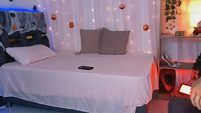 Snapshot of anitaglow chatting on 10.23.25 anitaglow online show from 10.23.25