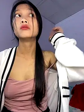 vyvy777 online show from 10.29.25