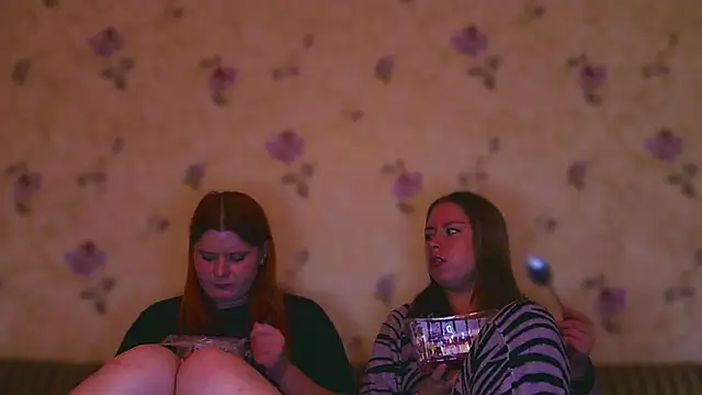 Snapshot of Tomyris_yuki chatting on 10.22.25 Tomyris yuki online show from 10.22.25