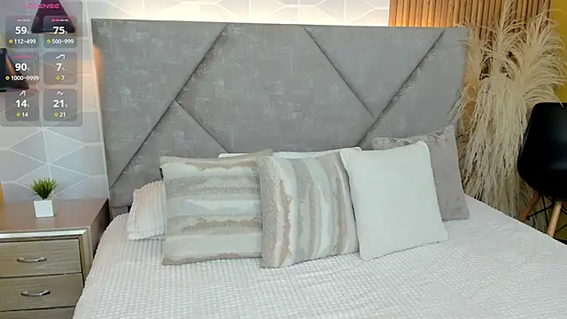 Jade Whisper online show from 11.23.25