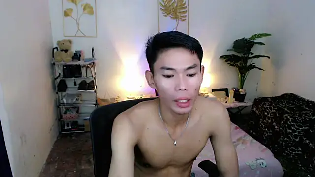 Snapshot of naughty_rence chatting on 10.29.25 naughty rence online show from 10.29.25