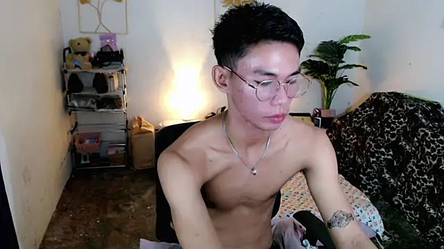 Snapshot of naughty_rence chatting on 11.15.25 naughty rence online show from 11.15.25