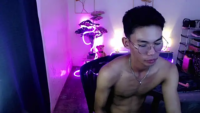 Snapshot of naughty_rence chatting on 12.05.25 naughty rence online show from 12.05.25
