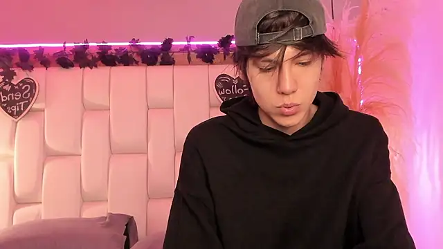 Daphne And Roger online show from 03.05.26