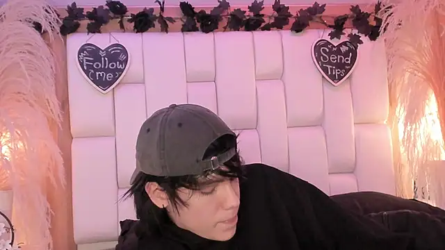 Daphne And Roger online show from 04.15.26