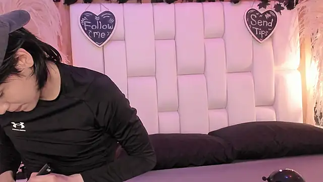 Daphne And Roger online show from 04.16.26