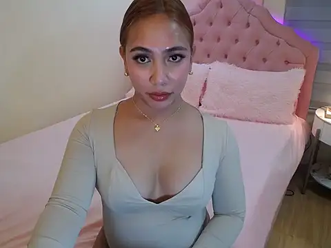 ur seductivelaura online show from 12.20.25