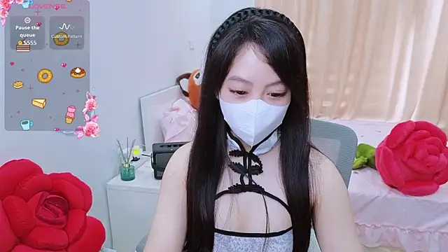 Snapshot of -MinaYoung- chatting on 10.19.25 -MinaYoung- online show from 10.19.25