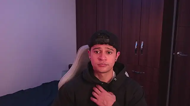 domsantiago  online show from 10.11.25