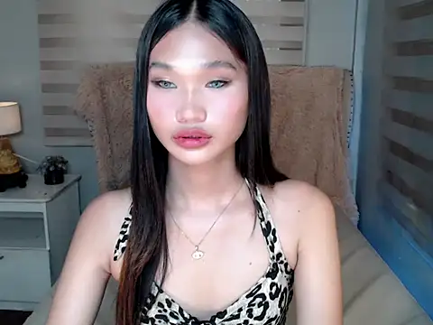 Snapshot of universal_slutt chatting on 10.24.25 universal slutt online show from 10.24.25