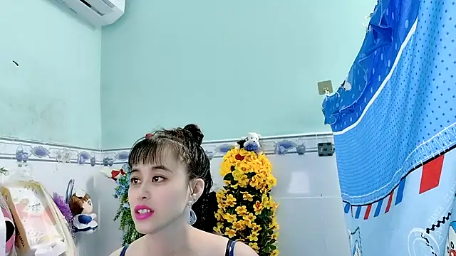 Snapshot of emgaixinhngoan chatting on 09.15.25 emgaixinhngoan online show from 09.15.25