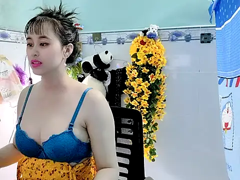 Snapshot of emgaixinhngoan chatting on 09.18.25 emgaixinhngoan online show from 09.18.25