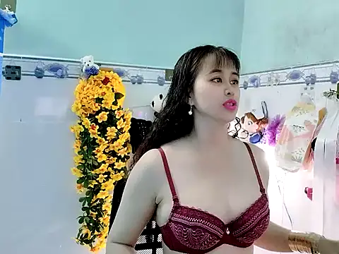 Snapshot of emgaixinhngoan chatting on 09.24.25 emgaixinhngoan online show from 09.24.25