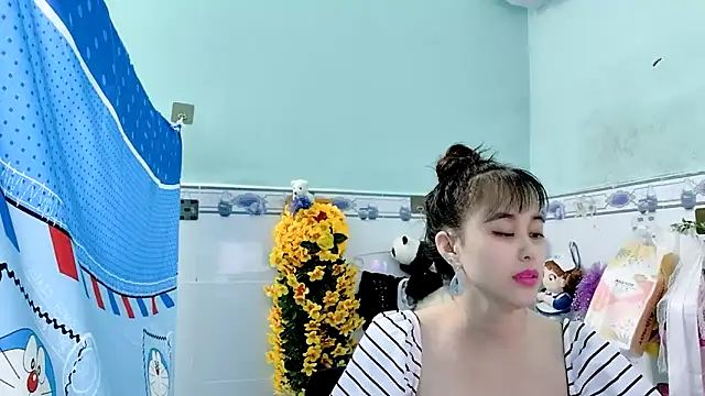 Snapshot of emgaixinhngoan chatting on 09.30.25 emgaixinhngoan online show from 09.30.25