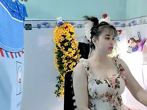 Snapshot of emgaixinhngoan chatting on 10.08.25 emgaixinhngoan online show from 10.08.25