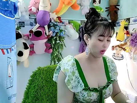 Snapshot of emgaixinhngoan chatting on 10.19.25 emgaixinhngoan online show from 10.19.25