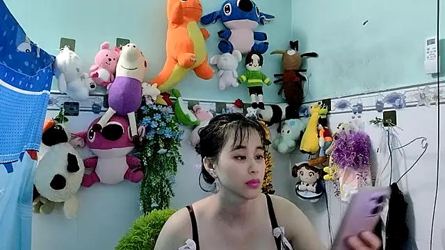 Snapshot of emgaixinhngoan chatting on 10.22.25 emgaixinhngoan online show from 10.22.25