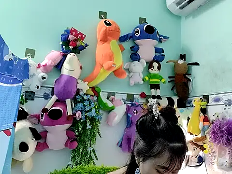 Snapshot of emgaixinhngoan chatting on 10.27.25 emgaixinhngoan online show from 10.27.25