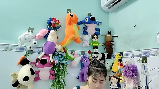 Snapshot of emgaixinhngoan chatting on 10.28.25 emgaixinhngoan online show from 10.28.25