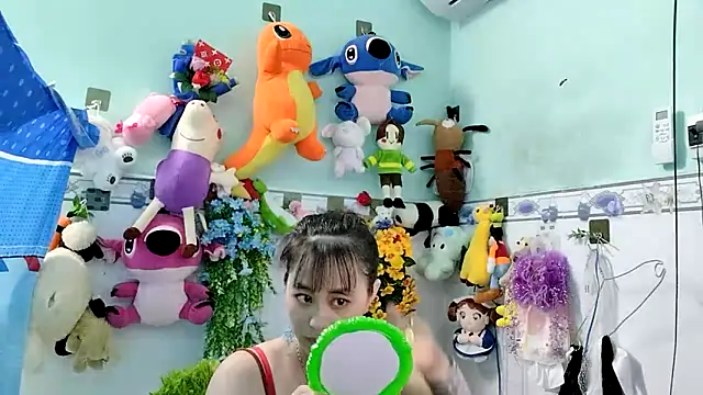 Snapshot of emgaixinhngoan chatting on 10.28.25 emgaixinhngoan online show from 10.28.25