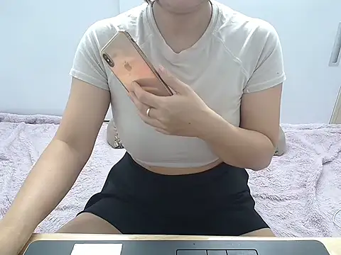 Amiee Showhottie online show from 10.20.25