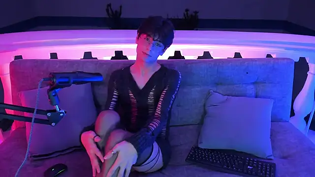 luixdust  online show from 09.25.25