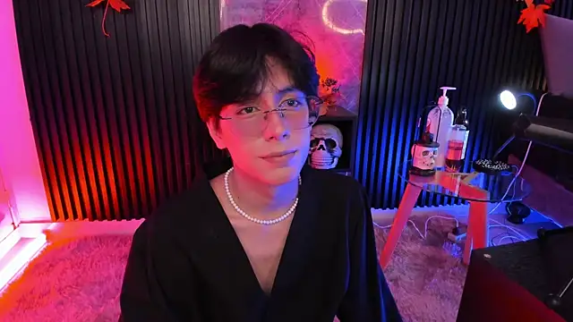 luixdust  online show from 10.17.25