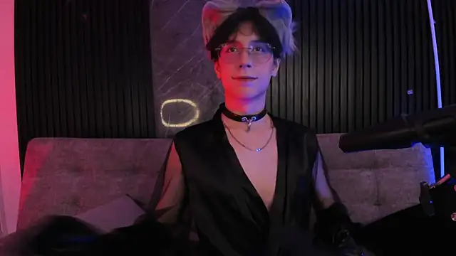 luixdust  online show from 10.30.25