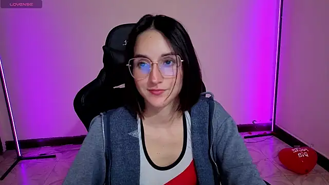 Snapshot of MiaLozanox chatting on 09.30.25 MiaLozanox online show from 09.30.25