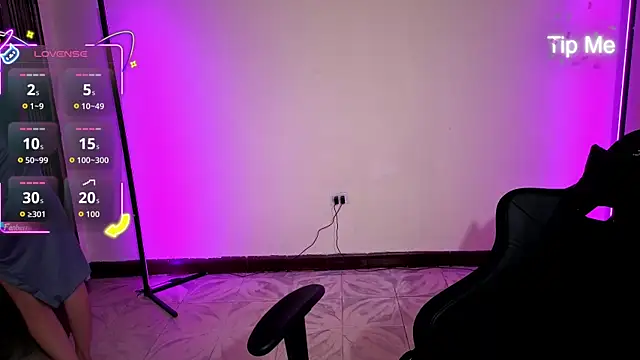 Snapshot of MiaLozanox chatting on 10.05.25 MiaLozanox online show from 10.05.25