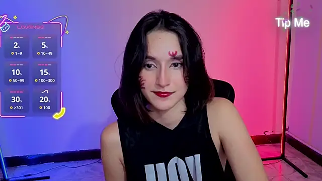 Snapshot of MiaLozanox chatting on 10.22.25 MiaLozanox online show from 10.22.25