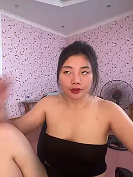 Snapshot of D2sweet chatting on 10.05.25 D2sweet online show from 10.05.25