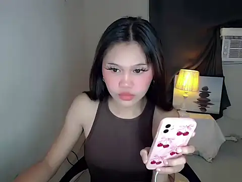 Snapshot of Filipina_milker chatting on 10.18.25 Filipina milker online show from 10.18.25