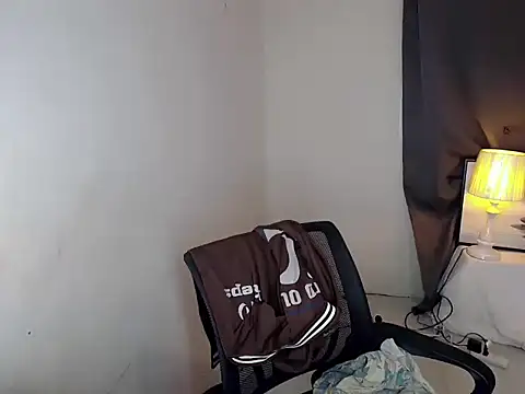 Snapshot of Filipina_milker chatting on 10.19.25 Filipina milker online show from 10.19.25