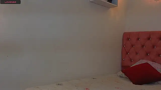 Snapshot of Kyra_Honey chatting on 10.07.25 Kyra Honey online show from 10.07.25