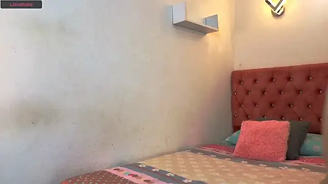 Kyra Honey online show from 11.11.25