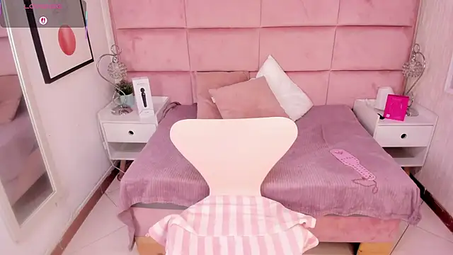 Janah Myers online show from 10.09.25