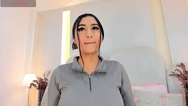 SalomeeBell online show from 10.28.25