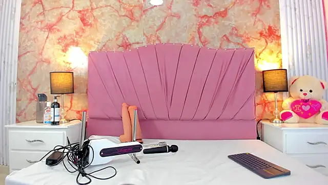 Snapshot of Wonderkloe_ chatting on 03.29.26 Wonderkloe online show from 03.29.26